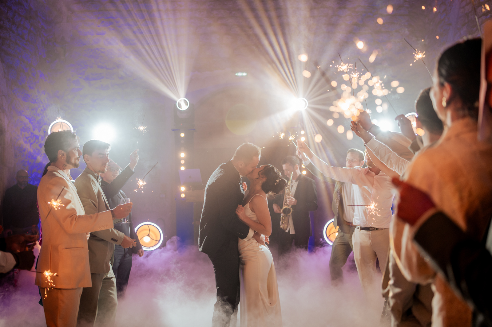 photographe-mariage-marseille-provence-aix-en-provence-luberon-var-vaucluse-alpes-arles-couple-robe-ceremonie-romantique-naturel-lifestyle-sud-france-cote-dazur61